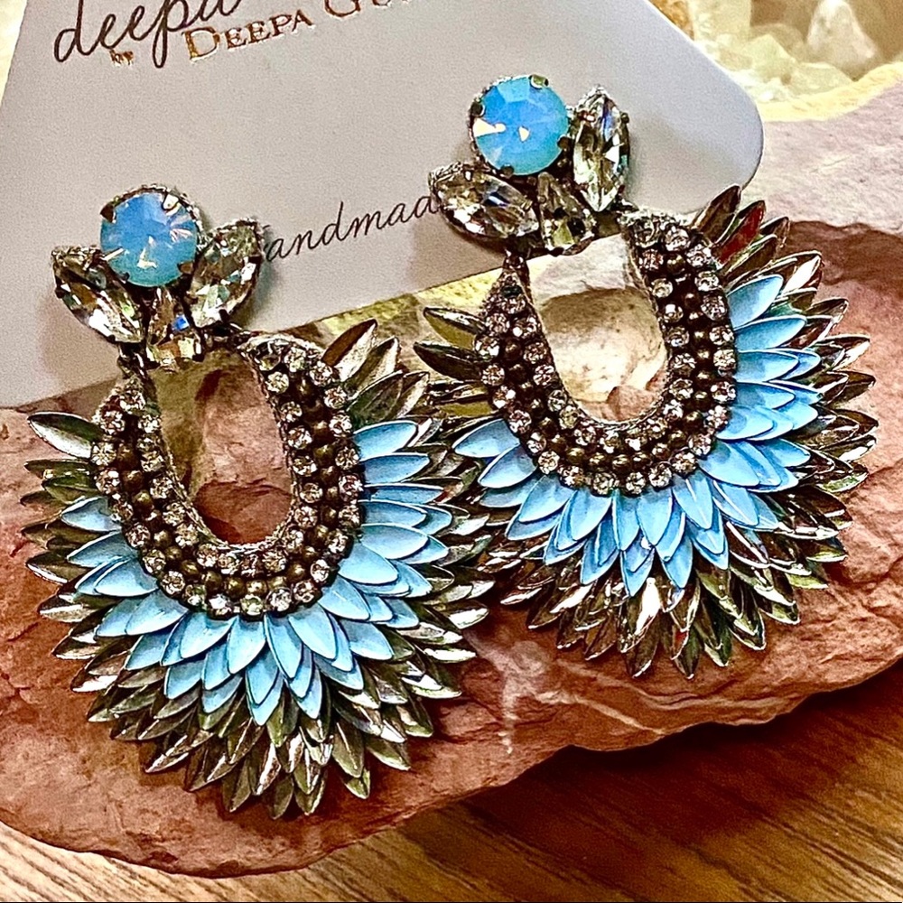🌺🎉HP🎉🌺 NWT Deepa Gurnani Crystal Lotus Petal Chandeliers - Picture 9 of 15